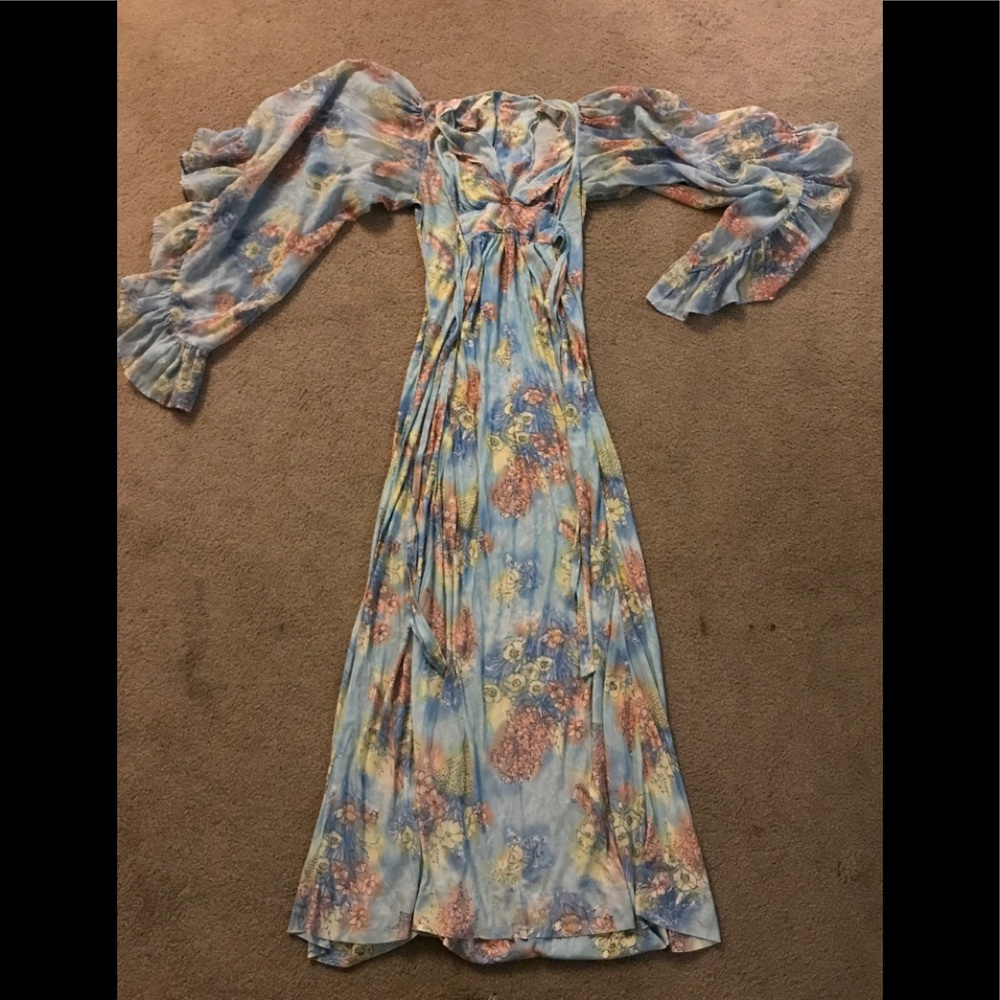 70’s vintage bell sleeve floral dress.